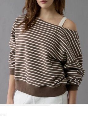 Off the shoulder Crewneck sweater
